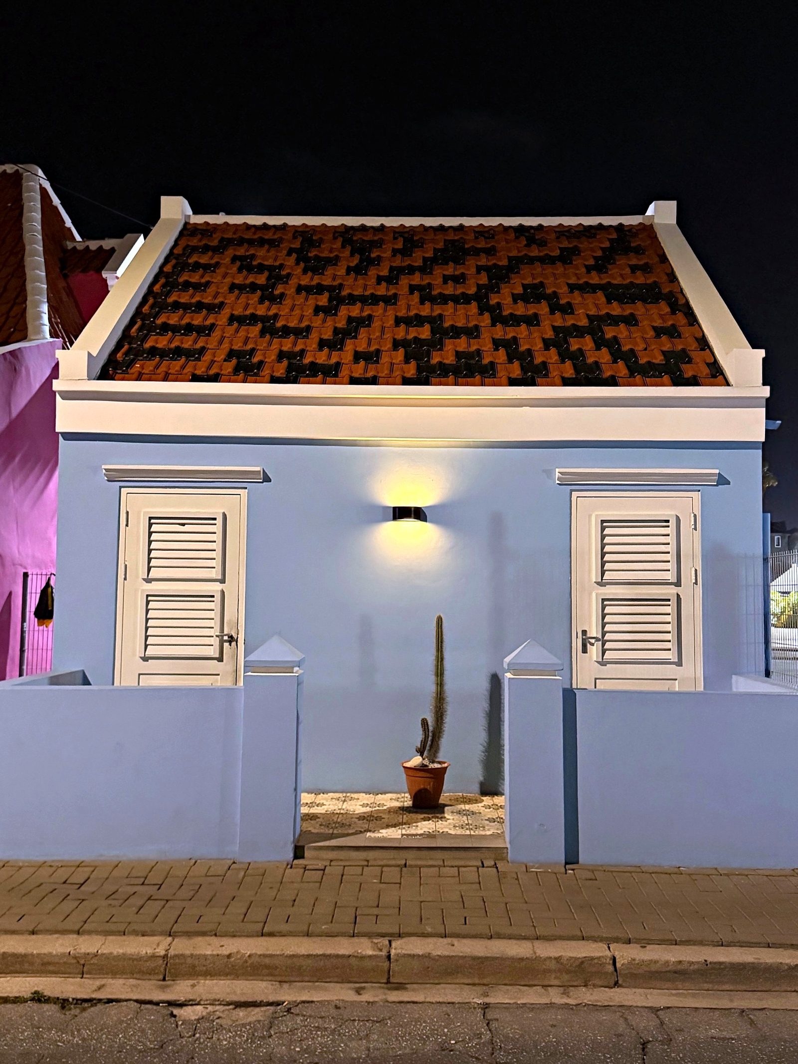 A blue cas di pal'i maishi house at night